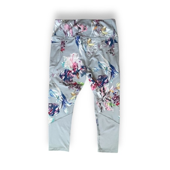 Avia Women’s  8-10 Floral Workout Capri Leggings | Gray Mesh Panel Activewear - Picture 3 of 9
